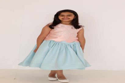 صورة فستان سهرة مزيج الفخامة والاناقه  باللونين الوردي الفاتح والسماوي